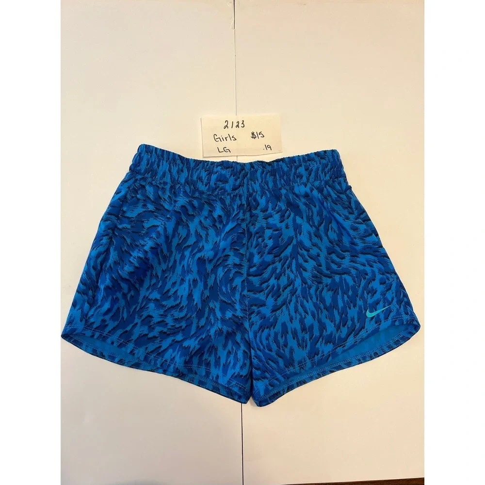 Girls large Nike shorts‎ (2123)